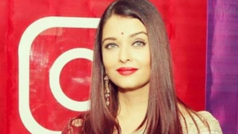 Aishwarya Rai Bachchan honoured with First Ladies Award - Miss World