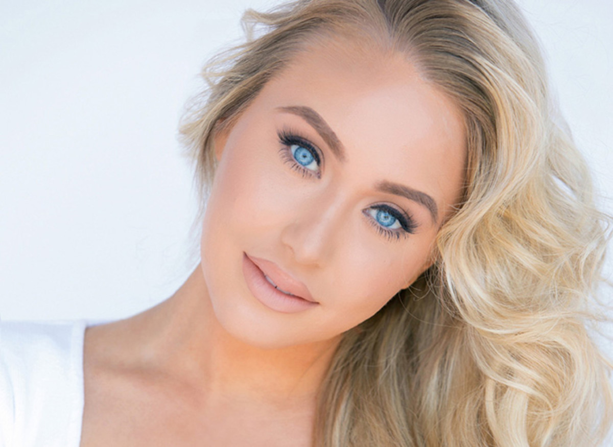 Masturbatsiya qilayotgan qizning yaqindan olingan videosi Katta dumbalar yotibdi