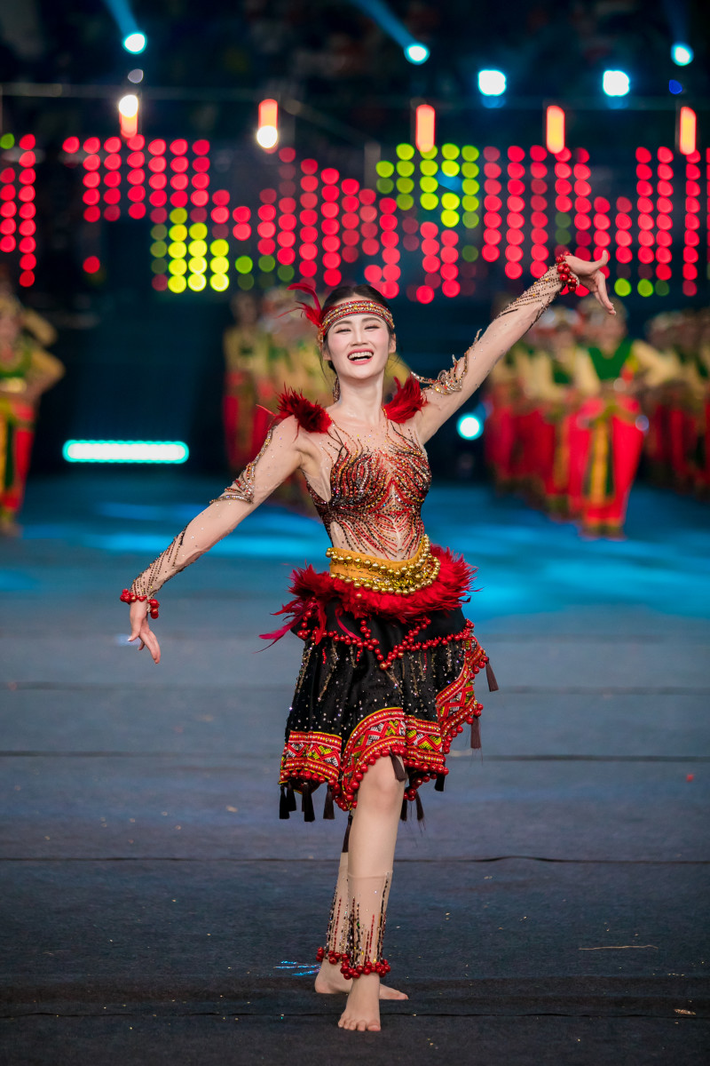 72nd Miss World Participants in Traditional Costumes - Asia & Oceania ...